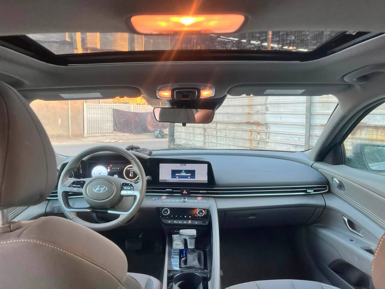 #السعر  ١٤٦. تلفون. ***********
سلام عليكم النترا مديل 25 وارد أمريكي دخول جديد منفيس ابسمي فول مواصفات عدا الجلد يعني فتحة بصمه ترحيب تشغيل عن بعد شاشه دجتل متصل لدد دشبول متغير اوتو هولد سايد بريك بصمه داخل عسلي محرك 2000 دووش لدات امامي خلفي متصل ويل 17. شحن وايرلس فول رادارات وبقية المواصفات المتعارف عليه حادث السياره فقط جاملغ بارد يعني بدون قطرة صبغ بدون تبديل ليبل واحد من دعامية للدعاميه بجم على وضع الشركة وصور الحادث مرفقة بل منشور 
#ملاحضة السياره حيل جديده وأحلى من الصور شرط تجي وتشوف شخط مابيه
