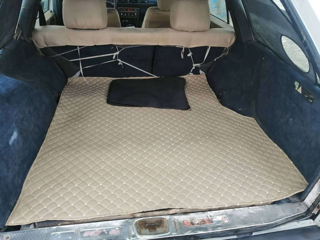 السلام عليكم
مارسيدس دب إستيشن أبيض موديل٨٧ رقم بغداد دولي إنكليزي باسمي سنوية ما نافذة مكينة وكير بطة ٢ونص  الكير بيه تأخيرة بالنمرة الثانية ما أعرف شنو السبب، تبريد شغال حدادية زينة .. تخم تاير  و 5 ويل كب كهربائياتها شغالة دواخلها حلوة قواعد الدبلات وحدة معمرة ووحدة سليمة 
مكان السيارة العمارة 
السعر ٣٨ ومجالها بسيط جد 
الهاتف ***********.
