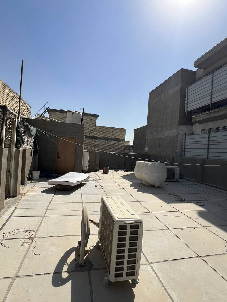 السلام عليكم بيت مع محل للبيع المساحه 200متر البيت طابق واحد  الموقع الامين سكينه شارع المكاتب 2على 11قرب الشارع العام للاستفسار 

***********
