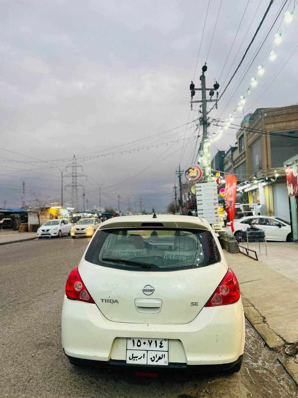 نیسان تیدە مۆدێل 2009 مواسەفات SL ئاوێنە کارەبا ٤ جام کارەبا گێر تۆماتیک مەکینە 15 جەمپەکی خەفیفی پشت و پێشی هەیە بەبێ ژۆرێ سەیارەکە حیزام بۆیاخە بۆ جوانی گێر و مەکینە بە شەرتە سەنەوی 2020 بەسەر چوە 350 هەزار خەرامەی لە سەرە دوای ماحمەلە دەت دەمەوە سەیارەکە جاهیزە بەس سەیاقەکی دەوێ  نرخی 78گەڵا مەجالێکی برایانەی تێدایە ژمارەی مۆبایل *********** أربيل, العراق
