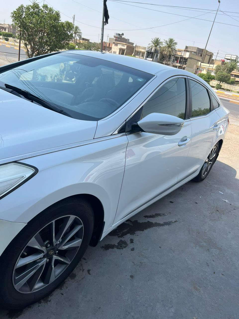 ازيرا 2013 للبيع خليجي السيارة بيهة قطعتين صبغ ، باب وجاملغ خلفي مثل ما موضح كدامك 
سيارة مناقصهة شي تبريد كير مكينة 
كشنات جلد . مري شفط . مكينة 3000 وباقي المواصفات 
سيارة بأسمنة تريد تحويل تريد وكالة 

السعر 110 . مكانهة بغداد البنوك / هـ ***********
