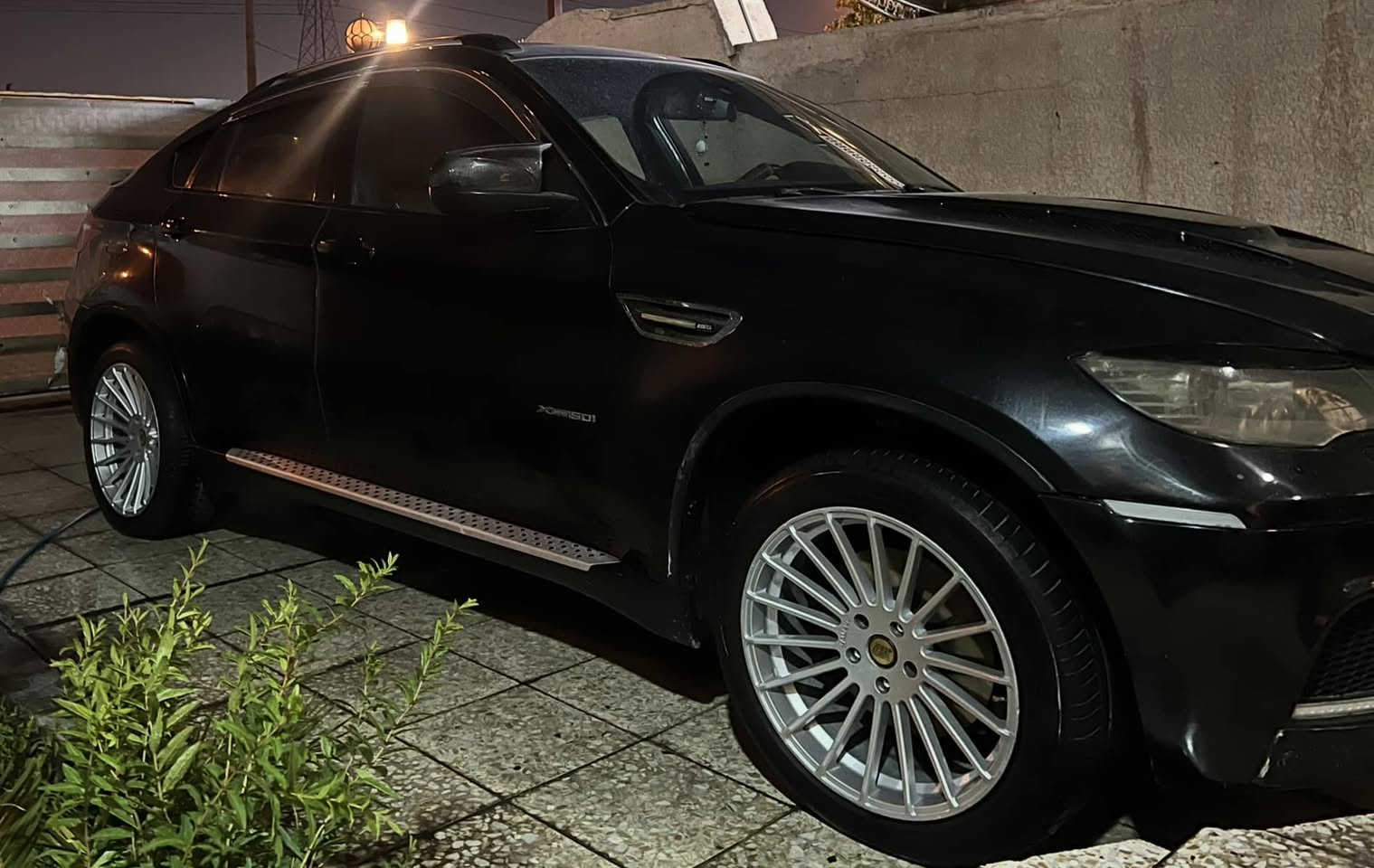 السلام عليكم اخوتي ويل كب 20 توسايز هامان اصلي 3 مابيهن شي واحد بي لحيم ويحتاجلة ترتيب الخلفي حجم 315 والامامي حجم 275 السعر قفل 200 دولار بدون تايرات مكاني بغداد ***********
