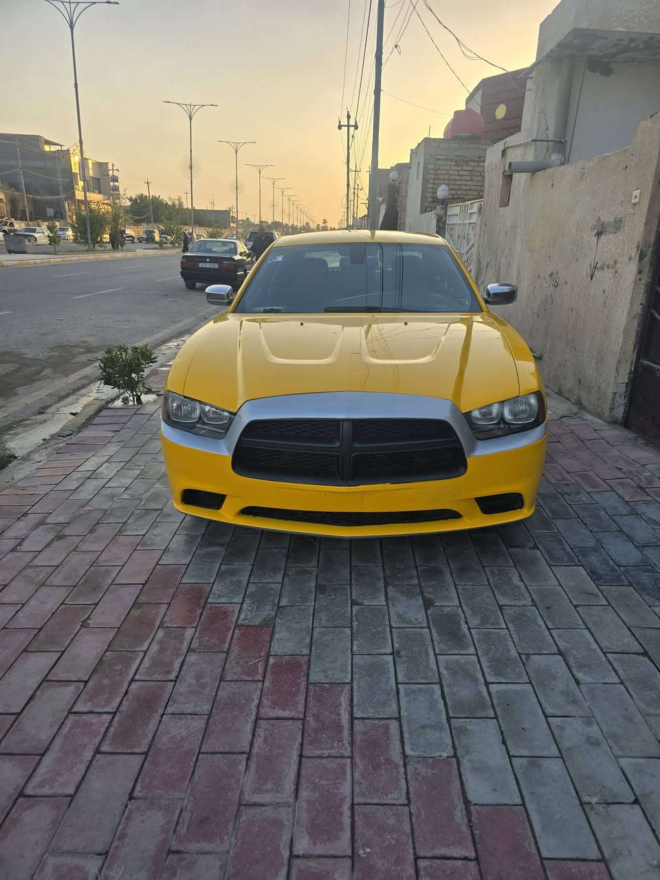 السلام عليكم للبيع جارجر 2012 رقم بغداد نكليزي مكينه جديده تخم تاير صبغه جديده حداديه السعر 140 وبيها مجال ***********
