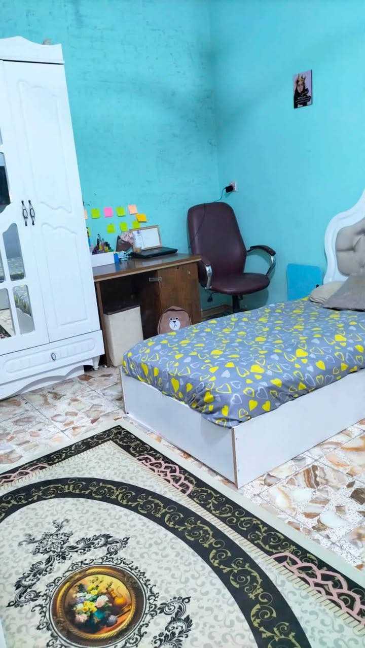 نصف قطعة…للبيع…قطاع ٢٢ تقاطع السفارة الفرع الاول ثاني بيت
الطابق الاول استقبل +صالة و مطبخ و غرفة نوم جوة و خدمات 

الطابق الثاني غرفتين نوم + خدمات 

الطابق الثالث بيتونة كبيرة +سطحين 

*********** واتساب
