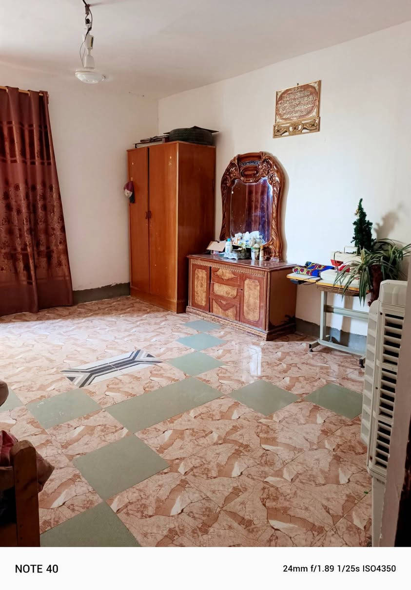 سلام عليكم 
دار للبيع 🏠 مساحه 200 متر طابو ملك صرف باأسمي
بناء طابوك وصب كونكريت مسلح ! خدمات كامله مجاري + تبليط + شبكه ضوئي ! طابقين 
طابق أول يحتوي على طارمه كبيره 6/4 + استقبال 7/4 + مطبخ 5/4 + هول + غرفه نوم 5/4 + مجمع صحيات داخليه 5/4 + منور داير البيت 
طابق ثاني غرفه نوم عدد 3 __ ثنين 5/4 + وحده 7/4 + هول + مجمع صحيات ! المكان بكرلي قرب جامع سلمان المحمدي 
السعر 240 وبي مجال رقم هاتف ***********
