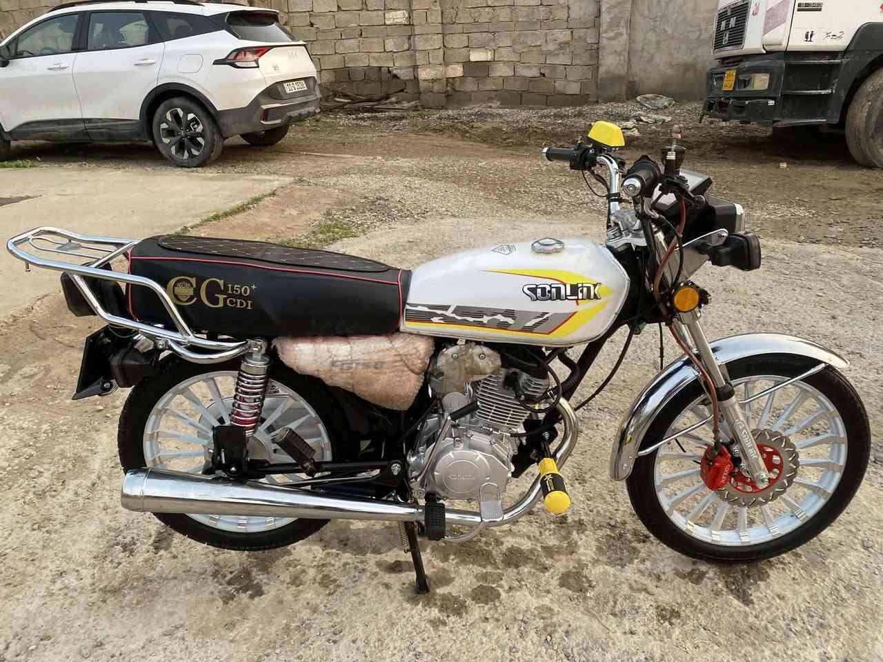 سلام عليكم دراجه سونك سافان للبيع موديل 2025 زيرو بعدها ما بيها شخطه محرك 150 فول كامله مكمله ما ناقصها اي شي شغل وطلع نكره سلف سعرها 875 وبيها مجال وتدللون خاص او رقمي *********** ديالى جديده الشط
