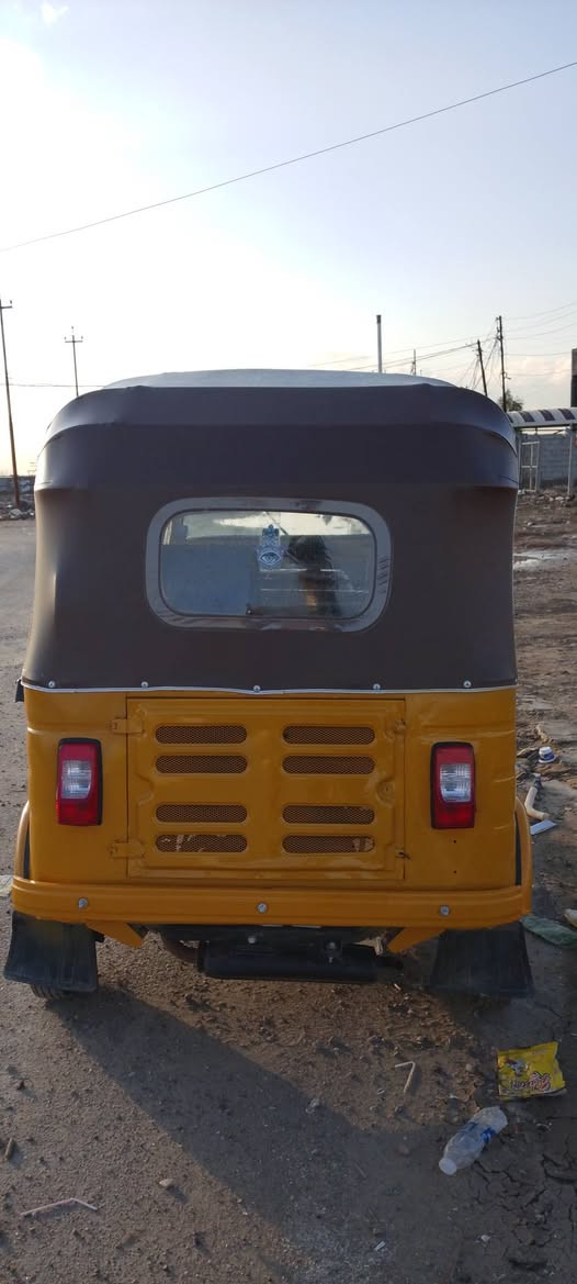 سلام عليكم تكتك البيع موديل17
تكتك معمره وصبغ كلشي حلوه وخير من الله 
رقم وسنويه تحويل ثاني يوم 
سعره 5 ملاين قفله 
رقم ***********
