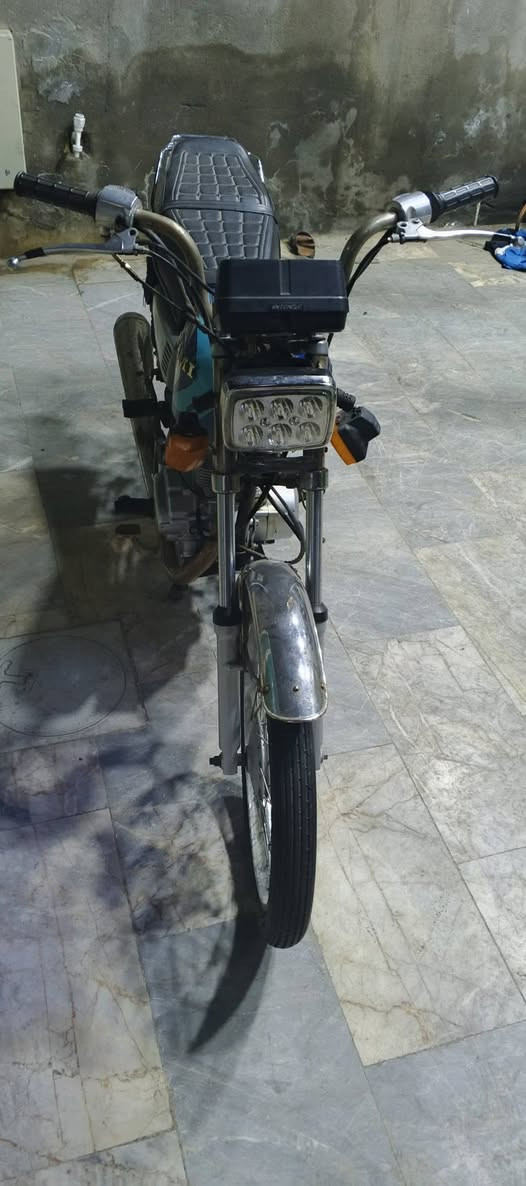 دراجه يراني ادوات مكفوله من السرقه جديدة شغاله مكينه جديدة تخم تاير  تصال ***********
