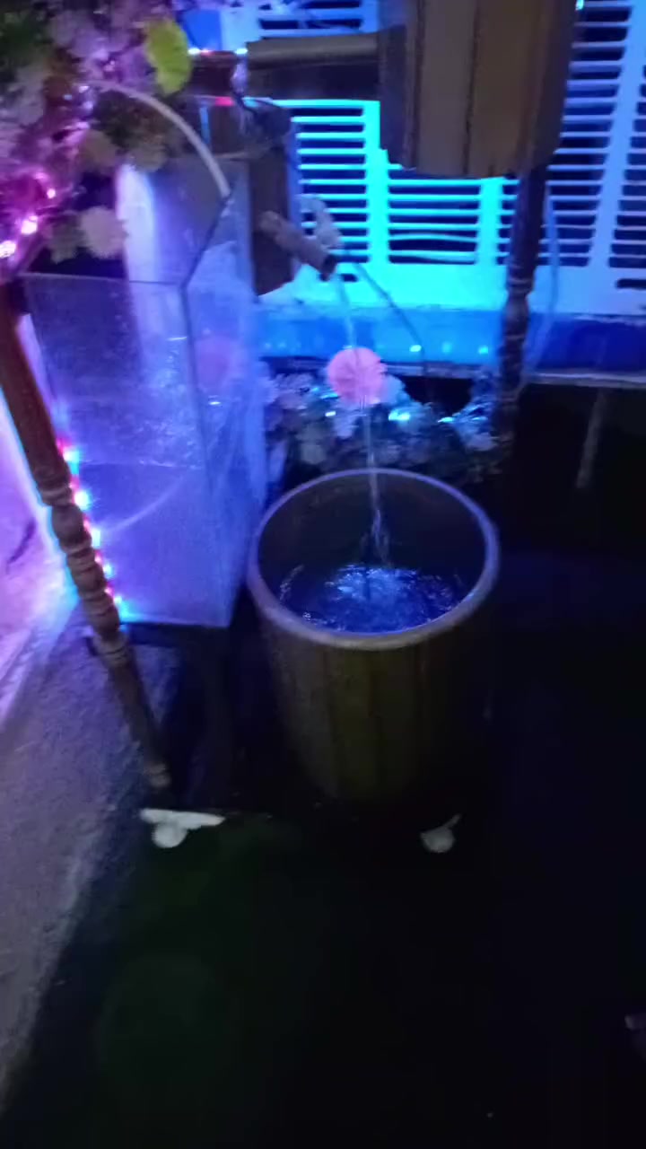 السلام عليكم نافورات عدد 2 للبيع اليريد يجي خاص او ينتصل ***********
