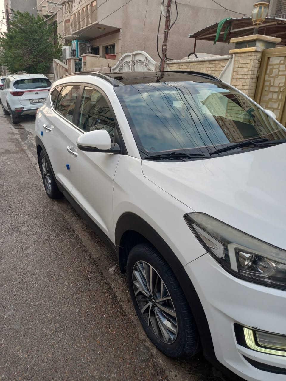 توكسان 2020 خليجي شركة الكاصد كوري اصلي .  سايد بريك رجل
فول موصفات بانوراما  مكفولة
موصفات 
مكينة 2000 دوش.  بصمة.    بصمات ابواب ،،، تشغيل عن بعد 
قطعتين تبريد. 5 عدسات 
كشنات كهرباء 2 ثلاث انضمة ويل 20 
اشاير مري شاحن 🔌 لاسلكي يدات نيكل اصل  ،،، ماشية 85الف
استيرن جيهتين نضام سبورت نضام ايكو وبعد بيهة موصفات السعر 215وبيها مجال العنوان بغداد القاهرة
الاستفسار ***********
