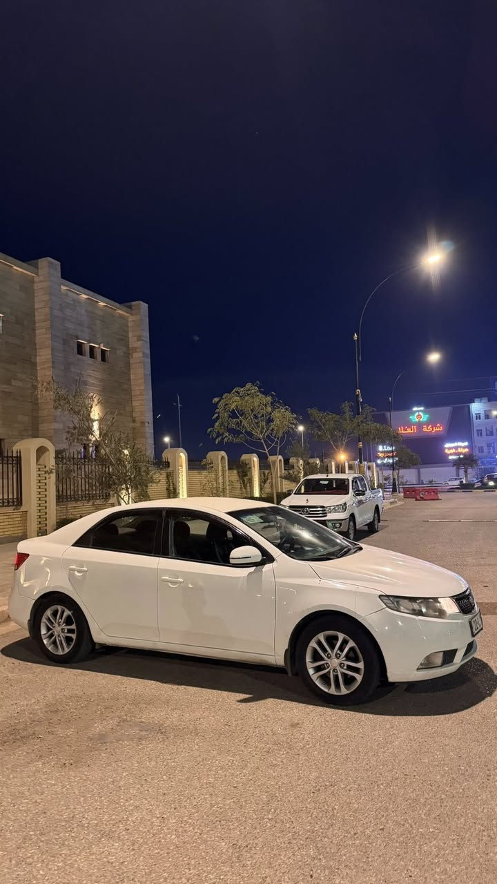 سيراتو 2011
خليجي 1600 دوش
رقم اربيل دولي جديد
بيها باب السايق مصبوغ والورا بارد 
ماشية. 169
 اشاير بالمري + شفط 
مكان السيارة كربلاء 
السعر 103
***********
