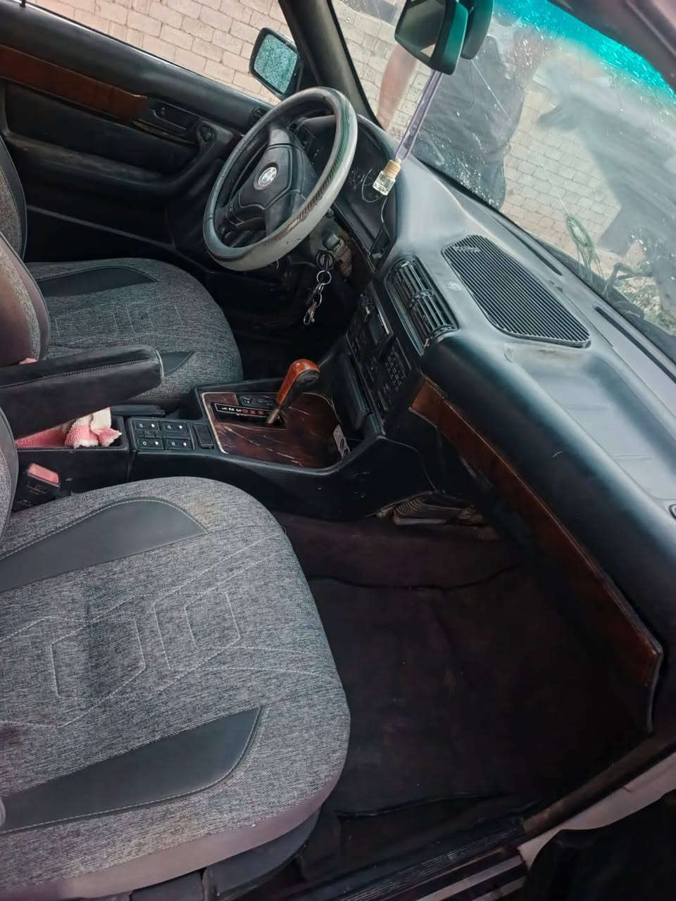يالله. سلام عليكم BMW موديل 1991  حجم 527 رقم بغداد بأسمي مكفوله كير محرك كهربائيات تبريد ثلج لايت سكنات جام دشبول كله شغال فتحت سقف تايرات جدد كشنات  جدد  مصبوغه جماليه فقط جاهزه من كلشي سياره كبل للشارع مكاني بغداد الدوره السعر 65وبيه مجال حك الجيه. ***********

