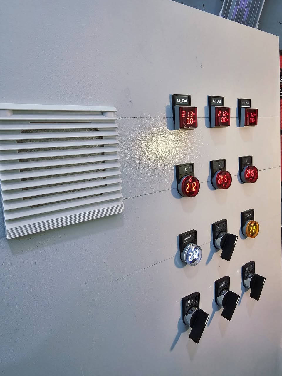 الحمد لله دائماً وأبداً .. 
اكمال لوحة ATS أنيقة بمواد CHINT ,, ثلاث مراحل ،، 
وطني ...
ديزل ...
طاقة شمسية ... 

القدرة للسيطرة الكهربائية  
***********
