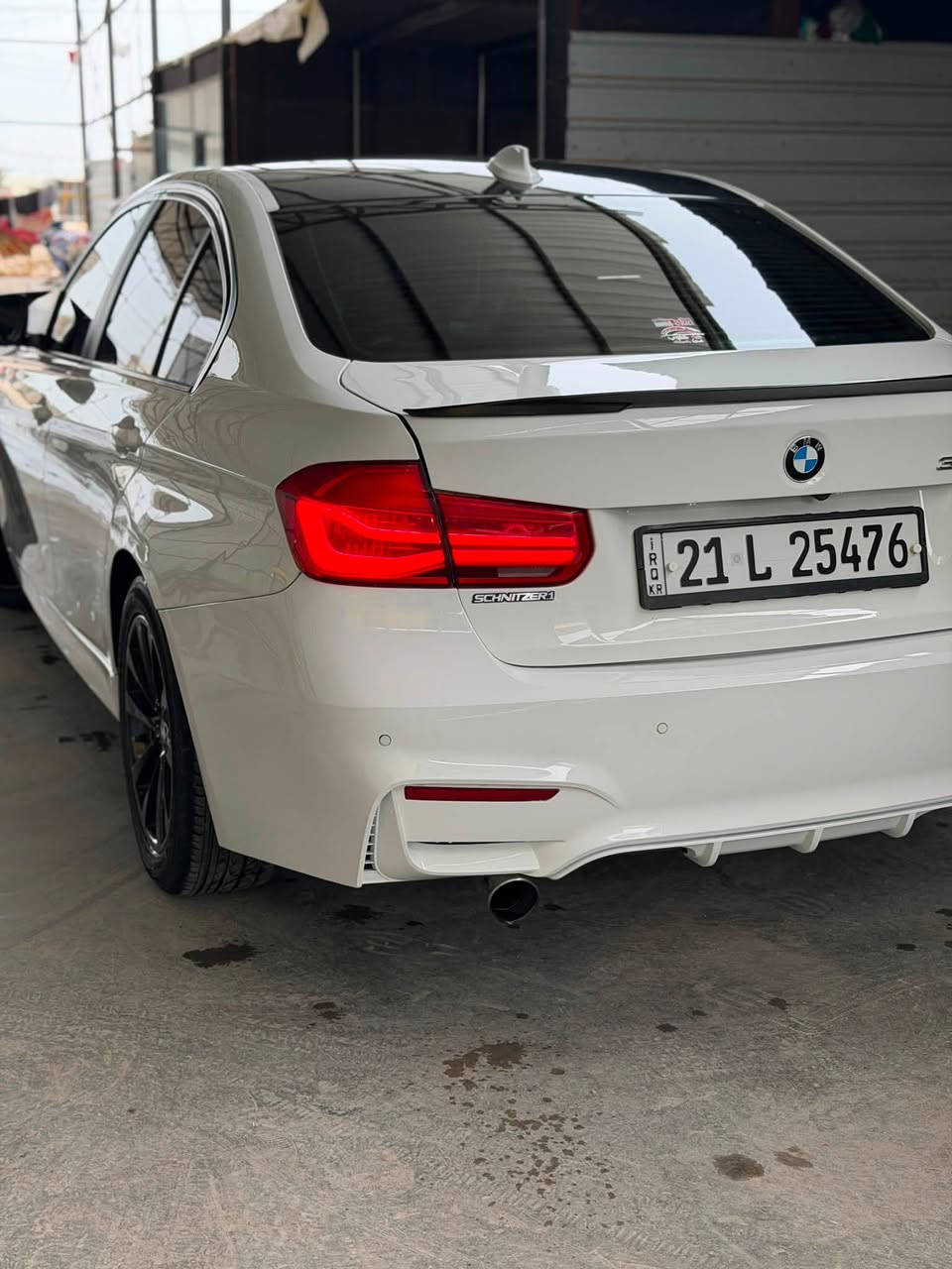 اعادة النشر بسبب الوعود الكاذبه 
للبيع BMW 320i موديل 2017

* المحرك: 4 سلندر تيربو.
* السيارة نظيفة جداً وبحالة ممتازة.
* الحادث بدون دواخل، فقط دعاميات طايحة، والسيارة تحتوي على كلير أمريكي.
* محدثة كت M كامل بلادي (مو ترهيم).
* الدركة محدثة M.
* شاشة كبيرة.
* تبريد قطعتين.
* تخم تايرات جديد.
* ميزانية حدادية.
* غاز تبريد جديد.
* حساسات بريك.
* دسكات برمبو.
* دهن Black Edition من الحسام.
* منظومة زينون بلادي.
* الداخل نظيف جداً وكأنه جديد.
* كير ومكينة كفالة بشرط الفحص.

ملاحظة:
السيارة مضللة تضليل أمريكي وعازل حراري أيضاً من مرور السليمانية.

تريد تحويل؟ تريد وكالة؟ بنفس اليوم وماكو أي تأخير.

للاستفسار:
***********

الموقع:
بابل أو بغداد.

السيارة لا تحتاج أي مصاريف، جاهزة للفحص والاستخدام.
السعر 150$ وبيها مجال قليل جدا
