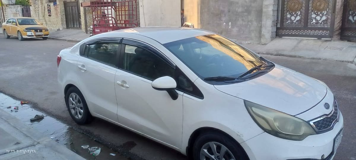 السلام عليكم كيا ريو موديل 13 وارد امريكي محرك 1600 رقم بغداد مشروع وطني  حدث ربع البنيد وخشم الجاملغ 
بدون دواخل السياره جاهزه من كلشي السعر 86 اتصال او واتساب ***********
