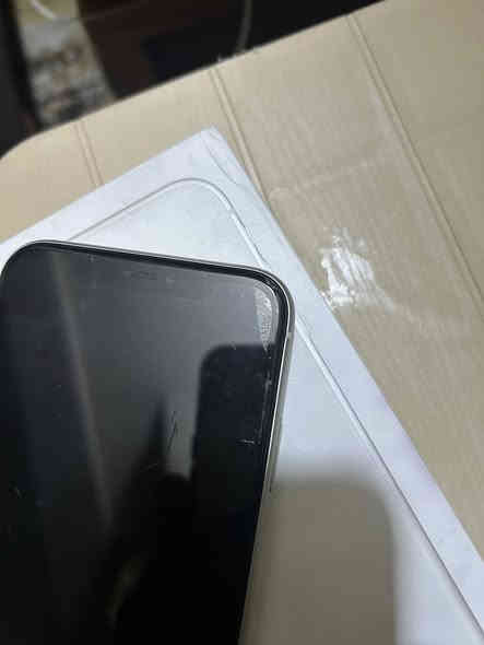 السلام عليكم ايفون 11 عادي ذاكرة 128 بطارية 77 الجهاز شرق اوسط ياباني مع الكارتونة استخدام شخصي مشتري جديد في وقتها الجهاز بلادي شغال كامل جداً نظيف شاصي وظهر بس بي ملاحظات شخوط بالشاشة وضربة بسيطة بحافة الشاشة موضحة بالصورة مكاني بغداد حي العامل هذا رقمي *********** السعر 235 ألف
