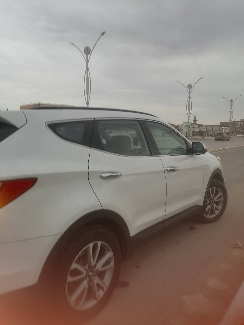 السلام عليكم ((بيع فقط)) 
هيونداي سنتافي 2015 خليجي محرك 2400  ( مكينه او كير ما مفتوحه مكفول لا تنقيص ولا تبخير ولا أي صوت) رقم واسط مداور ثاني يوم السونار داخل المنشور 
3 قطع تبريد 
7 راكب  ، مقاعد جلد 
حساسات خلفية 
تحكمات ستيرن فول 
انضمه قيادة 
نضام ايكو اقتصادي 
انارة LED 
تخم تاير جديد
باتري جديد
صدر امامي خلفي جاهزة

للتواصل مراسلة او الاتصال على الرقم 
***********
 مكان الديوانية
