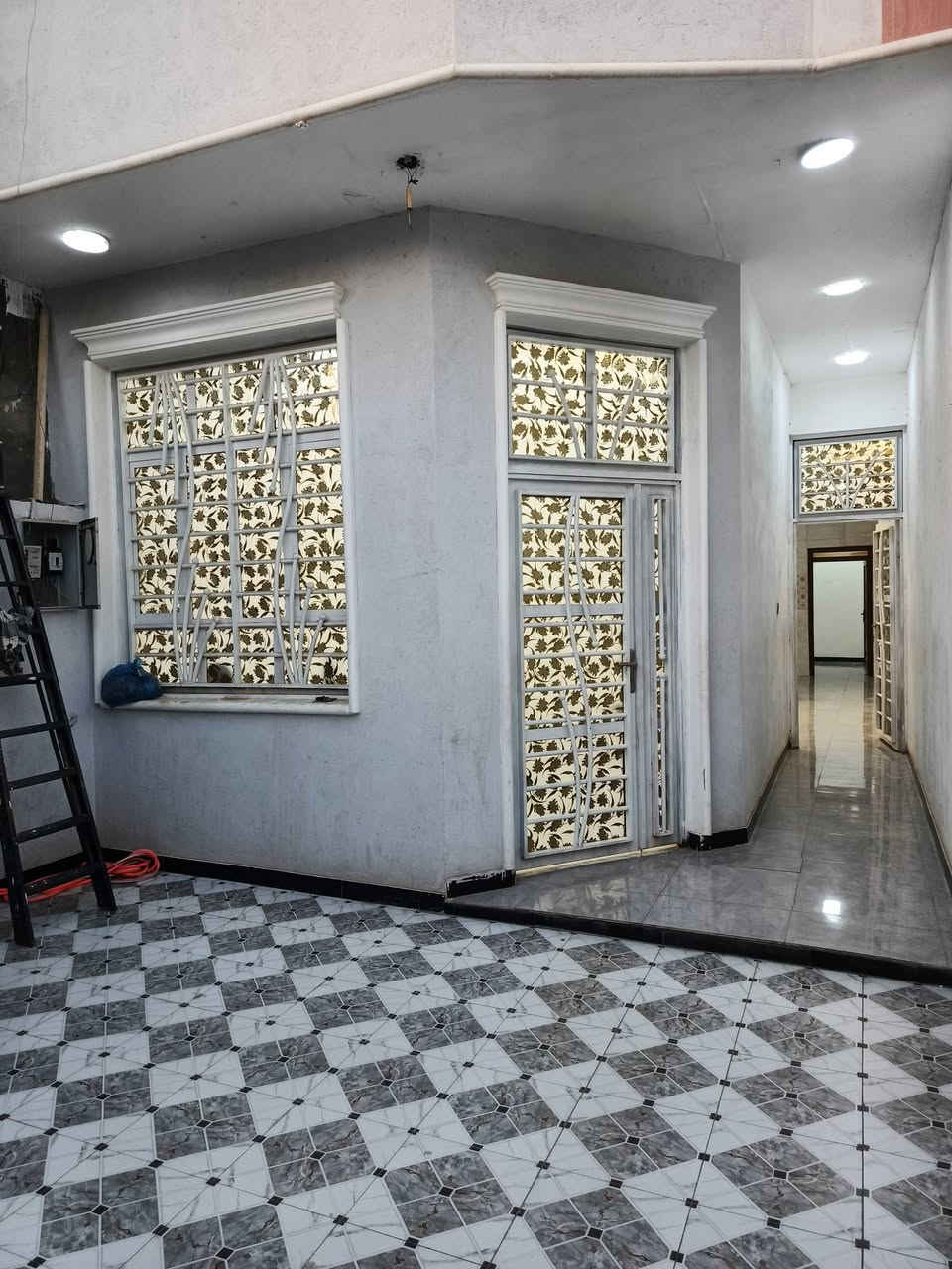 ‏بيت للبيع مساحه 100 م   طابو صرف
‏يحتوي على استقبال وغرفه ومطبخ 

‏وصحيات داخليه وخارجيه بناء 2025  

‏طابوك صب كونكريت السطح اشتاكير 

‏البيت فارغ وجاهز للسكن 

‏العنوان الاسكان الصناعي النزله الاوله 

‏المربع الذهبي على شارع تبليط 

‏السعر 100  وبي مجال قليل

رقم الهاتف    ***********
