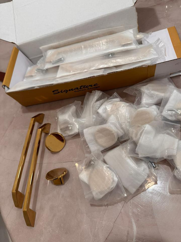 للبيع يدات كاونتر جديده طويله ودائريه للاستفسار الاتصال ***********
