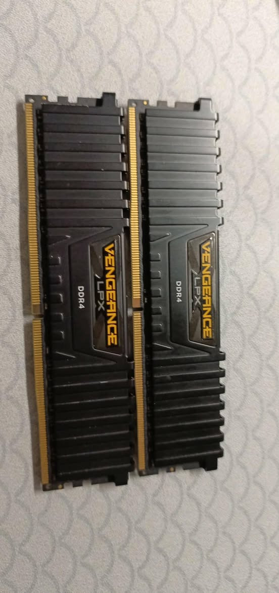 سلام عليكم
رامات للبيع 
Crucial ddr5 32 gb 4800mhz رام لابتوب 
Coarsair vengance lpx ddr4 8 gb 3200
Coarsair vengance lpx ddr4 16 gb 3200
رامات دسكتوب 8*2 16 gb 2400mhz


**إذا كنت صاحب هذا الإعلان وتريد حذفه لأي سبب، رجاءا أرسل رسالة إلى الدعم الفني**