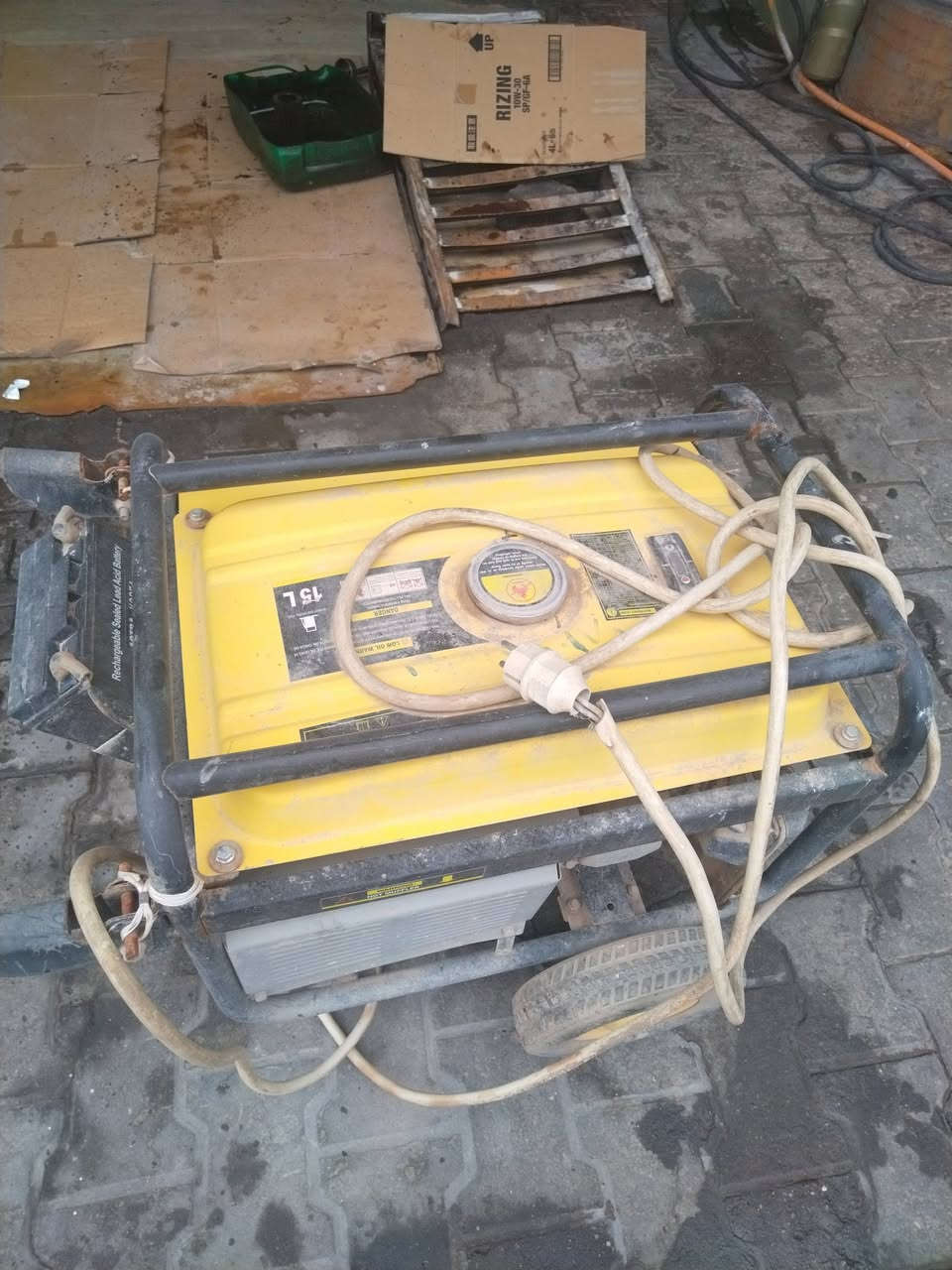 السلام عليكم مولد  بانزين ١٢ انبير  ما مفتوحه بلاديه شرط شغاله صوته هادئ شرط سعر ١٧٥ العنوان النجف الأشرف لاستفسار اتصل او واتساب ***********
