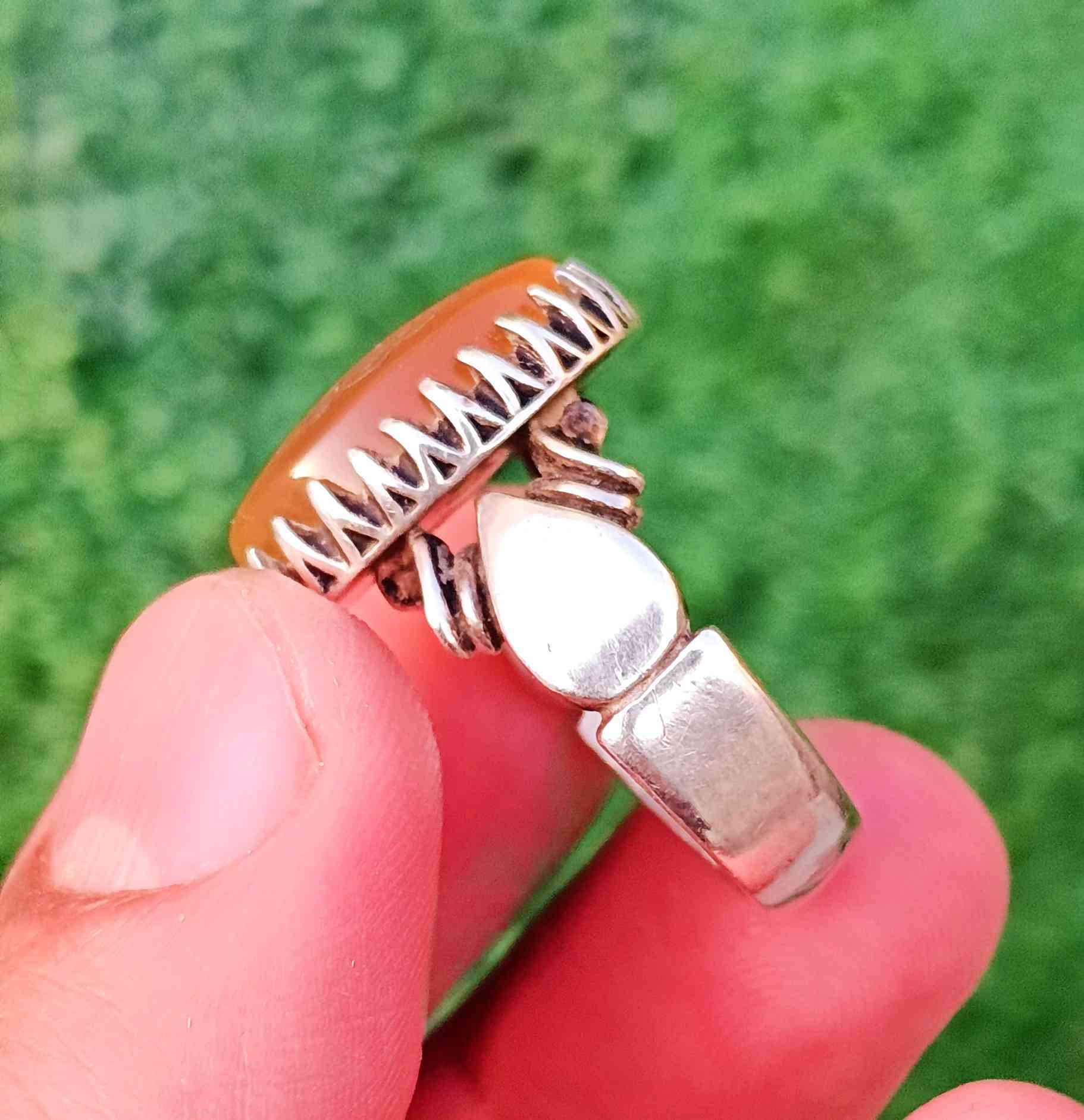 سلام عليـــــــكم 🫷🏿👇👇

تحفه فنيــيه(عقيق يماني شرف الشمس)
مخطوط الزيارة المختصره

صياغه يدويه ثگيله جدا(20غرام) 
قيــــــاس الخاتم(22..23)

يوجد توصيل بدون مراوس او حجز مكاني سماوه سعـــره مع التوصيل(50)🔒🔒


**إذا كنت صاحب هذا الإعلان وتريد حذفه لأي سبب، رجاءا أرسل رسالة إلى الدعم الفني**