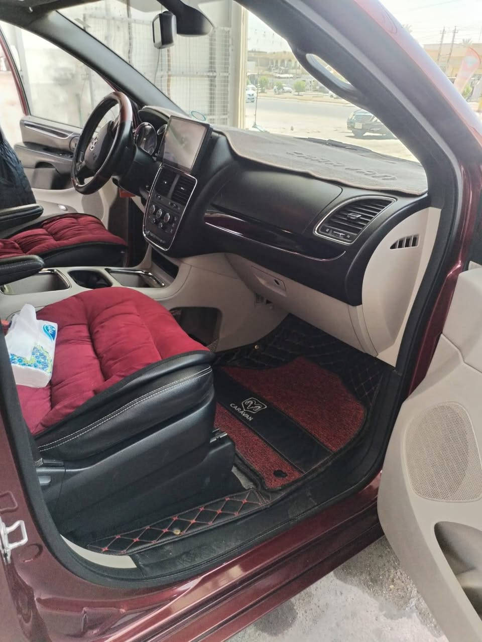 السلام عليكم دوج كرفان للبيع ٢٠١٩اللون كرزي هاتف ***********
