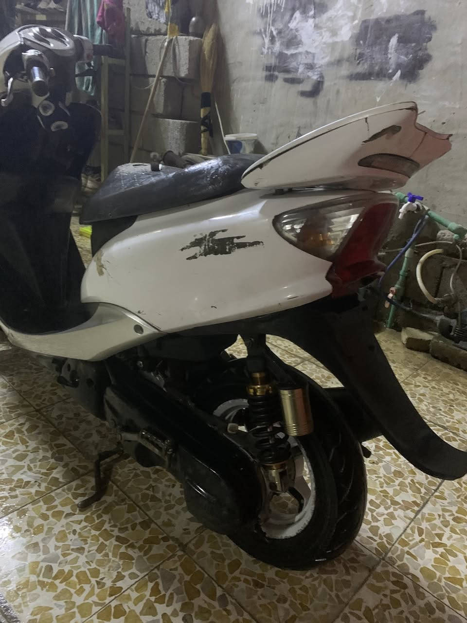 فرخ اكزز مجنح ويل وكب نجمه للبيع مكينه شرط شلعه ومعدل نار معمره مره وحده رايمن شاصي شرط وايرمنيه شغاله كامل بس يعوز باتري كزوز الاصلي سعر 275 قفلو ابو ال200 لا تعلق 
مكاني جانب الايمن اصلاح الزراعي 
رقم ‭     ٠٧٧٣ ٥٤٥ ٤٣١٤‬
