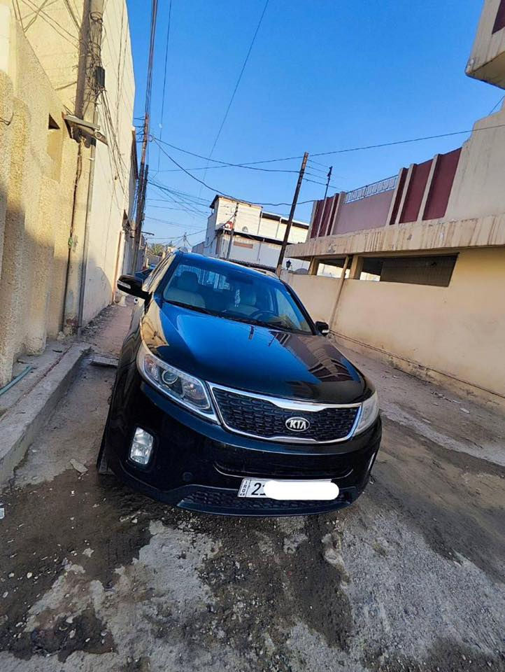 سورنتو 2013شكل 2015 رقمهة سليمانية بأسمي
ستة سلندر 3،6
وارد خليجي  
بيها بارد بلباب الخلفي من جهة الصدر موضح بالسونار 
لون اسود 
سبعة راكب 
حساسات امامية وخلفي 
كامرة خلفية 
مري شفط 
كشن سائق كهربائي 
بردات خلفية بلادية 
اشاير بلمري 
تحكم ستيرن جهتين 
للاستفسار ***********
