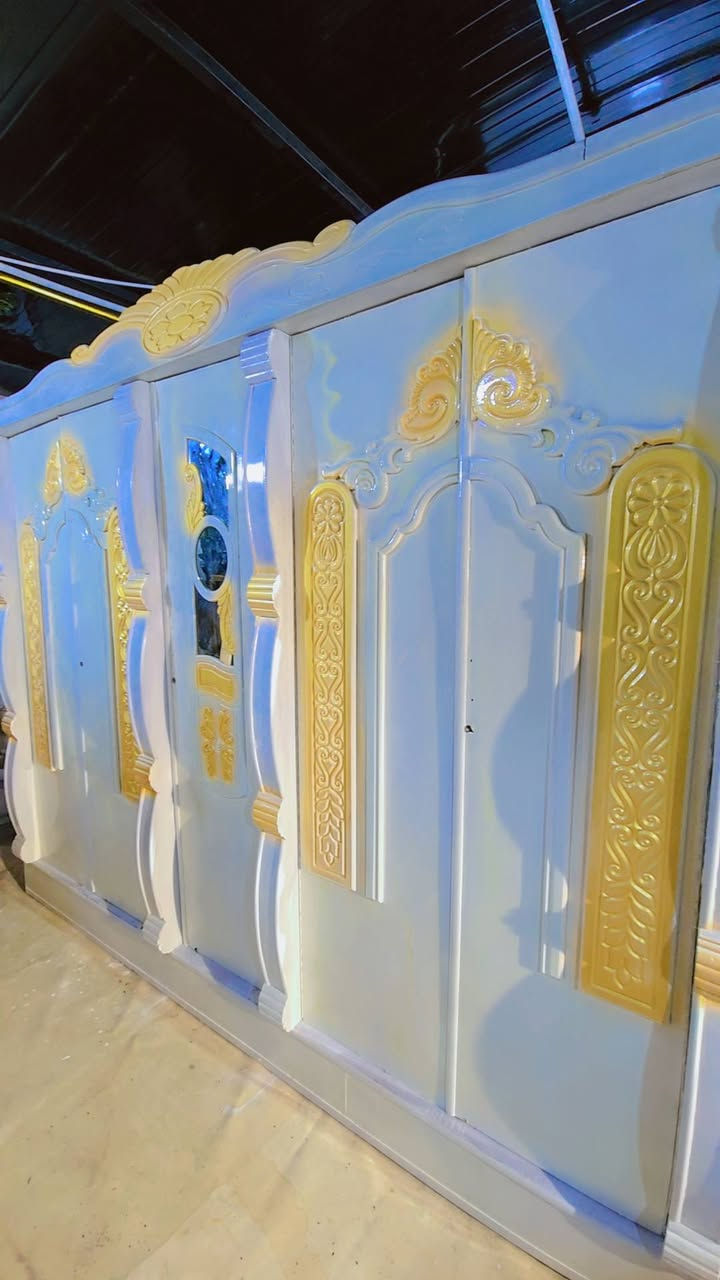 غرفه نوم للبيع المكان البصرة القبلة حي الجامعه رقم للتصال ***********
السعر600 يوجد توصيل
