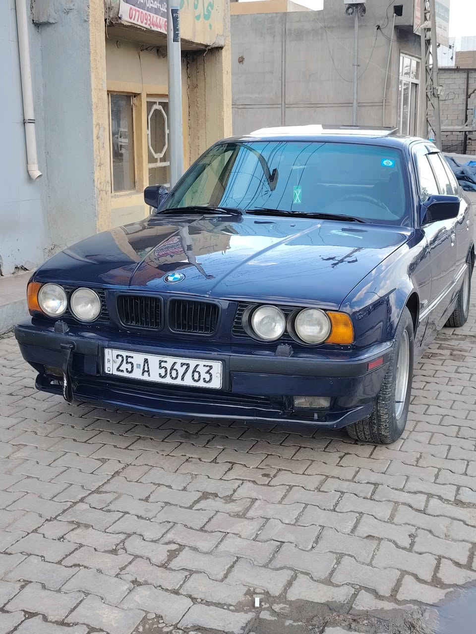 السلام عليكم
للبيع بي ام دبليو 
الموديل / 1991
حجم / 525 
المحرك والكير / 528 تك فانوس مال بومة 2002 مشدود جديد قبل ٣ اشهر 
السنوية / 2027 ما منتهي 
الهزة / جديد 
الكهربائيات / كاملة ما بيها نقص 
الرقم / كركوك 
ناقل الحركة / اوتوماتيك 
الصبغ جديد والبوليش جديد 
اللون / ازرق نيلي 
داخل السيارة / دوشمة جديد 
جام كهربائي 
مكان السيارة / كركوك 
السعر / 63 بيها مجال للطيبيَن 
الرقم / ***********
