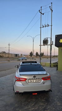 كامري xse فول   موديل 2020  ماشيه 74  رقم دهوك بسمي  ضرر موجود بالسونا...