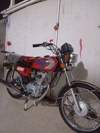 شباب دراجه مكفوله حته من تفيلس للبيع مناسبه شراي يتصل07708984333او مرا...