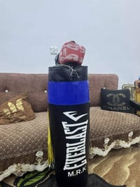 جيس ملاكمة  جديد ما مستخدم جلد   طول الجيس 130سم لجيس نضيف حيل يجي ويا...