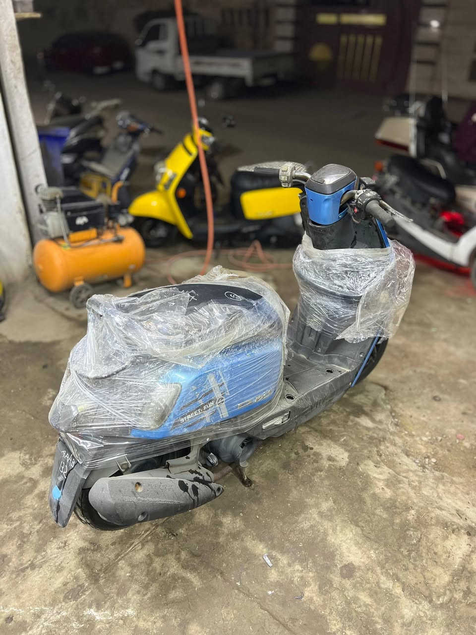 السلام عليكم. عرض 
                .... (مليون ١٥٠)...

بوليسي مكفوله كفاله
دراجه جديد رمبه
دهن وباتري مجانا مجانا
بابل المسيب شارع السده القديم قريب ع مول فاملي
*********** حسين 
*********** مهند
