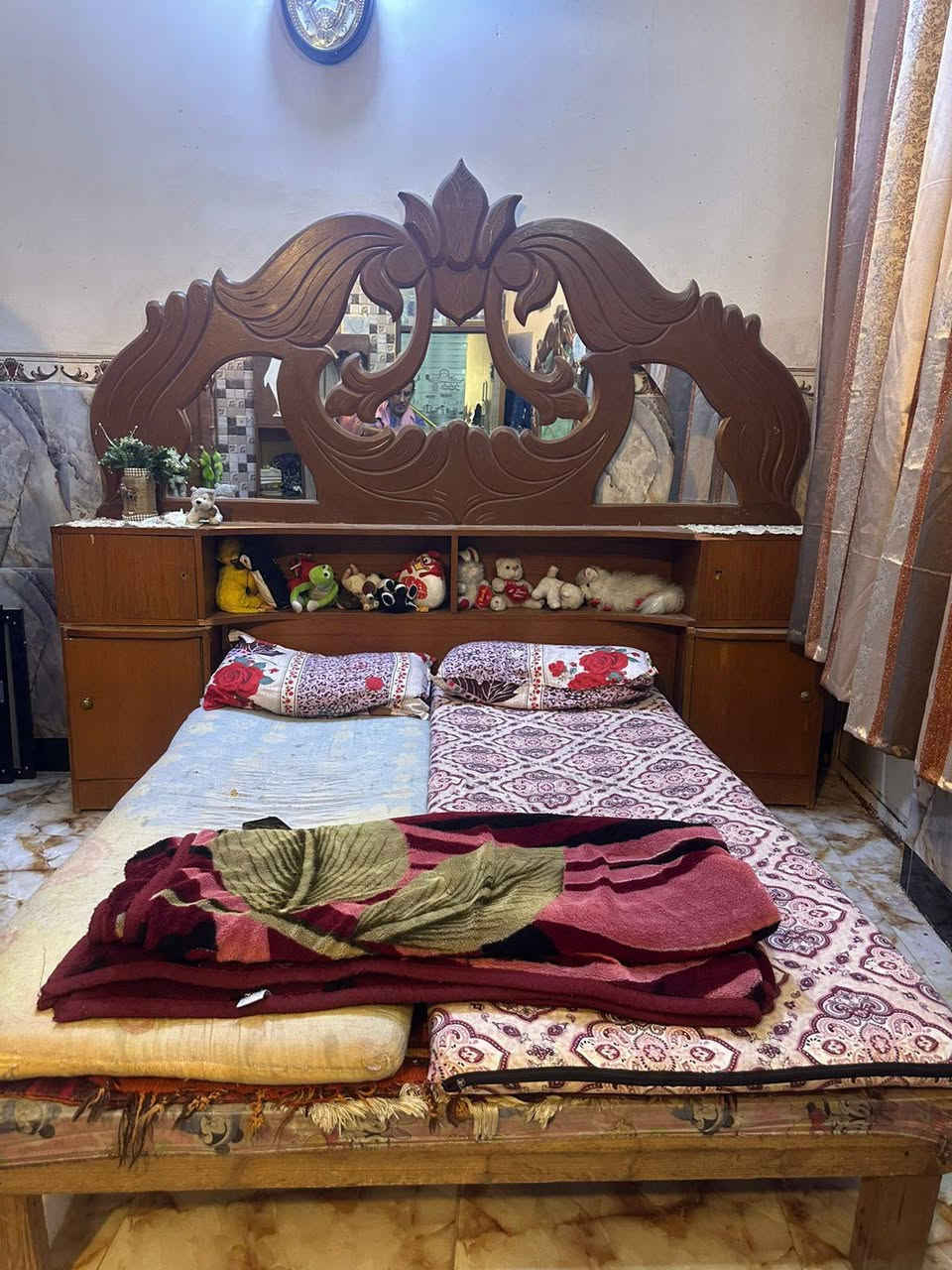 السلام عليكم
غرفة صاج للبيع كنتور ٦ ابواب وجرباية مع كومديات ٢مع ميز تواليت وزاوية سعرهة ١٥٠ 
عنواني حي التراث في البلديات


**إذا كنت صاحب هذا الإعلان وتريد حذفه لأي سبب، رجاءا أرسل رسالة إلى الدعم الفني**