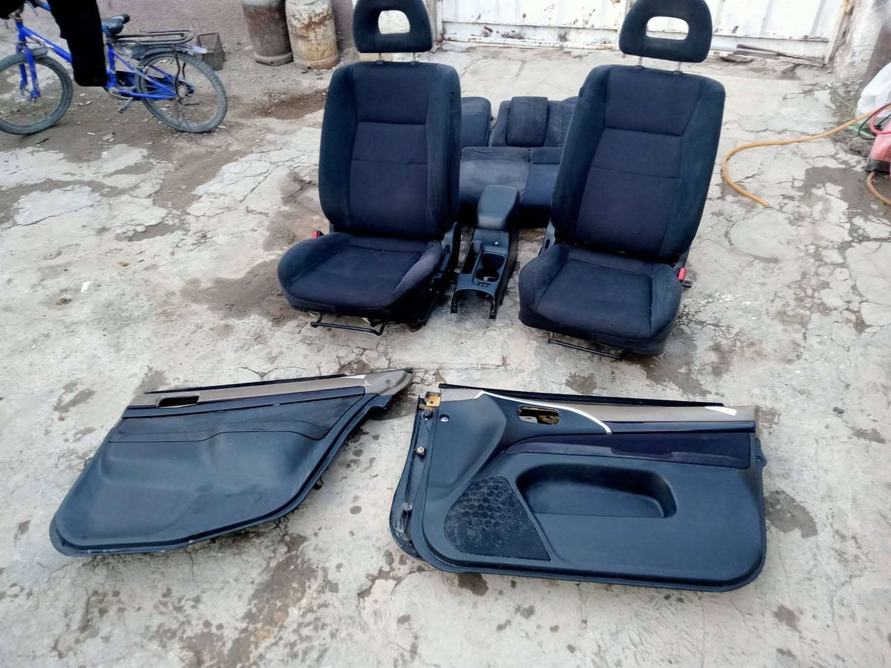 كشنات لانسر بومه اصليات وجدد أم الايرباك وبيهن تدفئه اماميه وخلفيات 5قطع كلش نظاف وسفنج قوي ومابيهن لا شخط ولاشك السعر 300
بطاين ام الصاج نظاف بس يراد دوشمه نفس لون الكشنات السعر 75
تجوه دبل جكمجه جديده السعر 40الف
مكاني السيديه ***********
