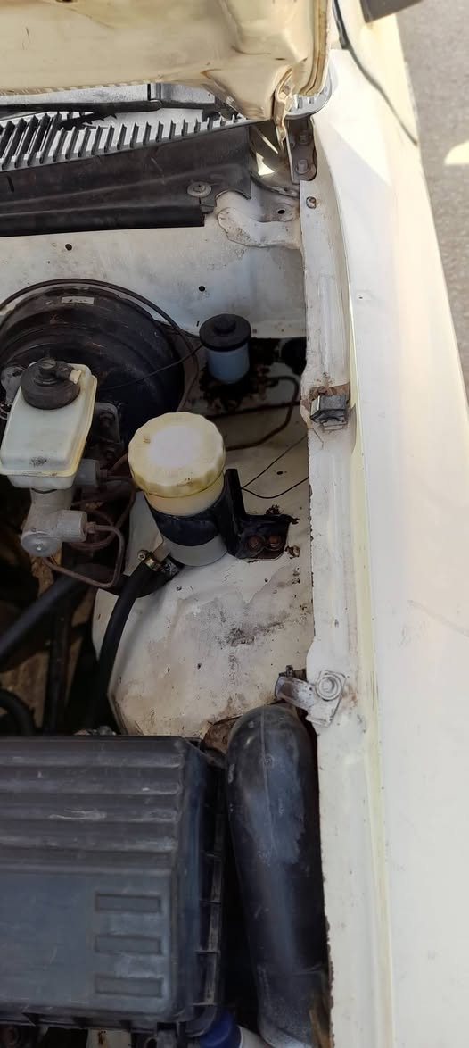 السلام عليكم اخوان دير البيع 2010السيارة جاهزة وما عايزة ربع كير مكينة حدادية كلة جديد تخم تاير اشاير كهربائيات كلة شغال وجاهزة خابر وبيك خير ودلل السيارة مصبوغة حزام ***********
