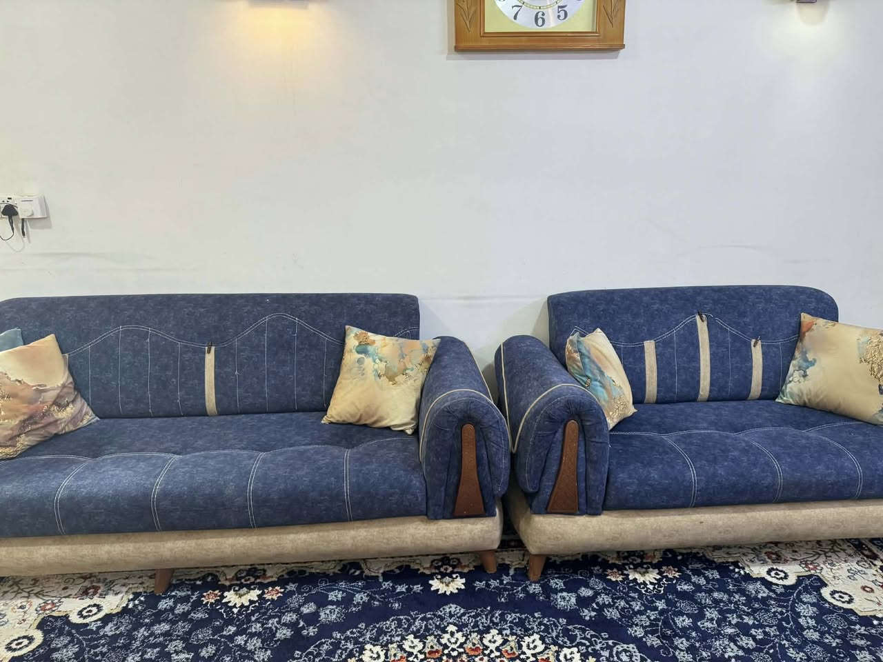 السلام عليكم
تخم عشر مقاعد نظام 3+3+2+1+1

نظيف للبيع السعر 300 الف مع مفرش مقاعد لون بيجي 

المكان بغداد / حي الجهاد


**إذا كنت صاحب هذا الإعلان وتريد حذفه لأي سبب، رجاءا أرسل رسالة إلى الدعم الفني**