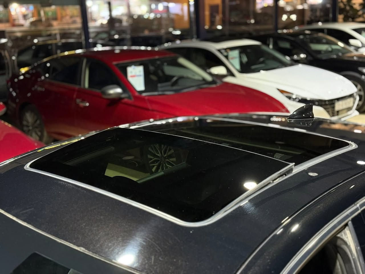 شيفرولية ماليبو موديل 2024 فول مواصفات
#الضرر : جاملغ امامي ايسر مع طرف البنيد
#الرقم : اربيل ( تحويل او وكالة حسب الرغبة )
#الكفالة : نكفل السيارة من الغرق و الشاصي .

#المواصفات :

▪️السيارة : شوفرليت ماليبو LT
▪️الموديل : 2024
▪️المحرك : 1500 توربو (اربعة سلندر)
▪️حجم الويل: ويل كب حجم 18 اصل مع طقم تايرات بحالة ممتازة
▪️غرفة السيارة : كشنات السيارة مخمل اسود
▪️قمارة بانوراما
▪️رادار امامي مانع تصادم
▪️رادار جانبي ( نقاط عمياء ) بالمرايا الجانبية
▪️حساس خلفي اصل
▪️حساسات ورادارات الانحراف عن المسار
▪️لايتات اصفر اصل عالي وناصي مع كشافات دعامية LED
▪️شاشة الدشبول حجم كبير (ايباد) للتحكم بايعازات السيارة
▪️تحكم فول كهرباء لكرسي السائق
▪️بصمات عدد 2 للابواب مع بصمة جنطة وبصمة تشغيل وتشغيل عن بعد 
▪️تبريد قطعتين امامي وخلفي
▪️تدفئة لكشنات المقدمة
▪️سستم صوت
▪️سايد بريك دكمة
▪️تحكم ستيرن جهتين بلوتوث وحاكية وكروس سرعة وتحكم صوت 
▪️نظام ABS مانع انزلاق

السعر المطلوب : 137 ورقة مع المجال
 
الاتصال على : ***********
