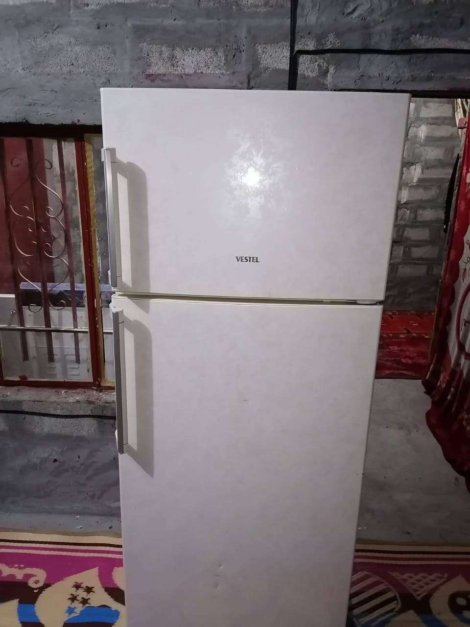 ثلاجه للبيع 18 قدم في منطقه الشهامه قرب جامعه تكريت الشركه التركيه رقم الهاتف***********
