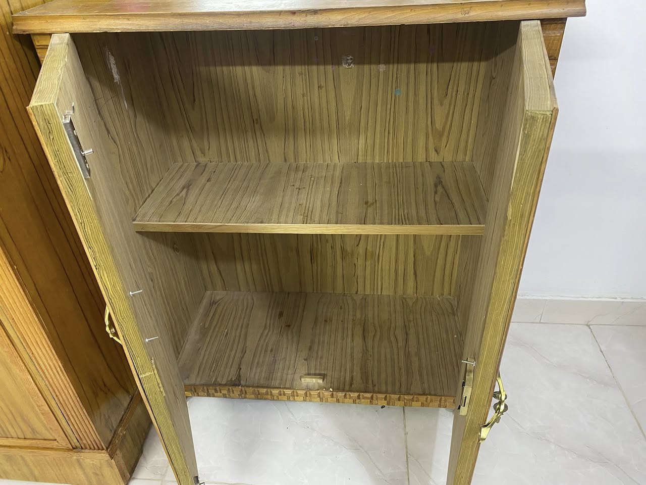ميز مرايه صاج للبيع جديد وأستعمال قليل وسعره ٢٥٠ الف
للأستفسار: ‪+964 773 124 1843‬
