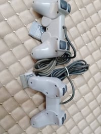 للبيع بلي2 سلم نظيف جدآجدآ.+جوستكات عدد2اصليات بس الكير اليسرة شوية تع...