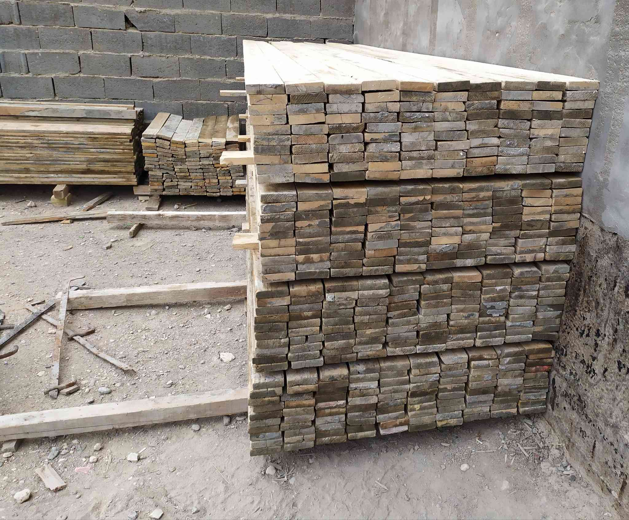 قالب خشب للبيع روسي تارس ٢٥ شغله وحده العدد ٩ مكعب المكان حله الاتصال  ***********
