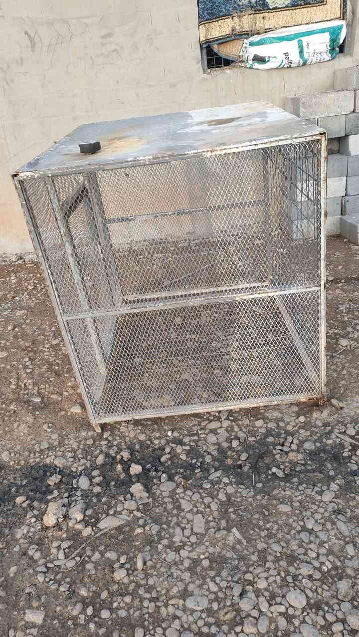 السلام عليكم من رخصة الادمن المحترم 
قفص ثقيل حديد درجه اوله يرهم الدجاج يرهم الطيور يرهم التخزين مثل ماموضح بلصور ارتفاع 110 

عرض 120 

السعر 75 

***********
