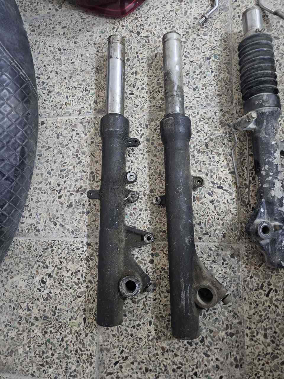 سلام عليكم للي على باب الله غراض سكنس فحل ابيع شلع سعر 150  الغراض عددهن 16 اذا تبيع الوحده على 10 هم ربحان 10 واذا انته على باب الله تدلل عليه بعد عندي كم غرض هم احطهن وياهن وتدلل عليه متواجد ماسنجر وعل رقم ***********
1شوته بلادي  
2 صالنصات ثنين رياضي 
3 فج بلادي 
4 فاكيوم
5 ويل خلفي بلادي
6 فلنجه بلادي 
7 ماصده بلادي كامله
8 كشن بلادي شكل بقلاوه 
9 دبل امامي بلادي ممفتوح بس يحتاج تجفيت
10 كابريتر قفاز حجم 30
11 كابريتر اربع براغي رياضي 
12 بك لايت بلادي بس يحتاجله كلوب كله شغال
13 طاسه كلج فورزه  صفر 10
14 دبل امامي فورزه صفر 10
15 مرايات يرهمن فورزه صفر 10 وسكنس
