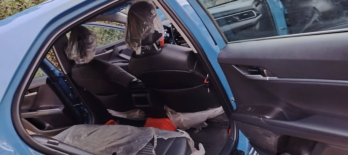 السلام عليكم تايوتا كامري للبيع موديل 24 الفئه SE لون مميز بحري رقم أربيل الجديد سنويه جديده السياره باسمي الضرر (جاملغ امامي صفحه السايق بدون دواخل) السياره فول مواصفات ما عدا الاسلايت المواصفات (رادارات +مانع تصادم +تحكم استيرين جهتين +تحديد مسار + تحديد سرعه +دواخل اسود جلد + مزوده إضاءة LEDبل داخل من امريكه + شفتات استيرين +ثلاث انضمه قياده +شاشه وسطيه لمس +جام اتوماتيك صاعد ونازل) ماشيه (20الف) يعني اخت الزيرو اخذتهه ماشيه 500بس محرك 4 اسلندر السياره رزنه واقتصادية السعر  (208)وبيهه مجال للاتصال (***********) (***********) (ابو كرار) العنوان بغداد شارع حيفا
