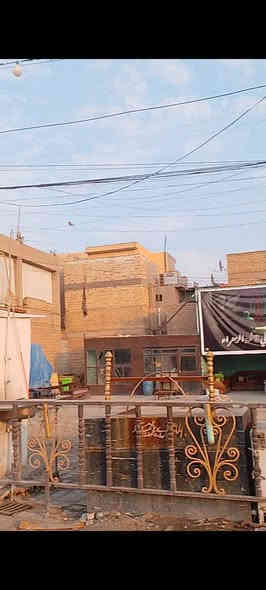 السلام عليكم مشتمل للبيع المكان بغداد الحسينية قرب الجسر منطقة الضباط المساحة 75م طابق واحد للتواصل *********** الفارس
