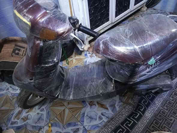 السلام عليكم درجه بطه الدراجه حلوه بس عوزهه ترتيب وباتري والدراجه مثل ماموضح بلصوره وبيه مكينه حلوه وناعمه وشلعته حلوه أوراق باسمي اكرر عوزهه ترتيب السعر 300وبيه مجال بس المكينه مامفتوحه عنواني ميسان حي الحسين والموشراي لايخابر وهذا رقمي ***********
