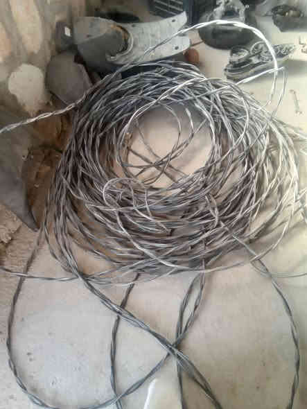 للبيع ضفيره كهرباء خطين. طول 130 متر السعر 100 اتصال *********** المكان طويريج الخيرات
